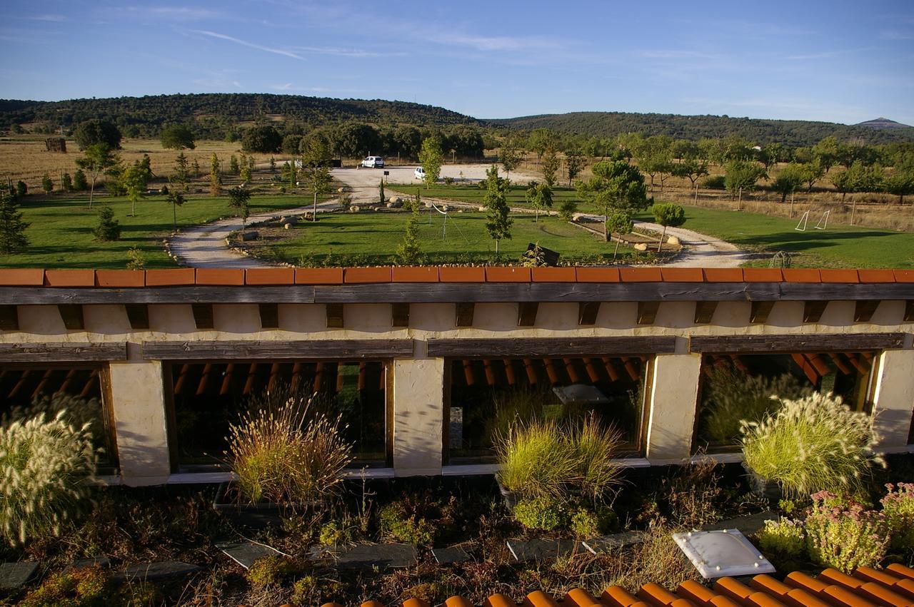 Hotel Albergue Bioclimatico Sabinares Del Arlanza Puentedura Bagian luar foto