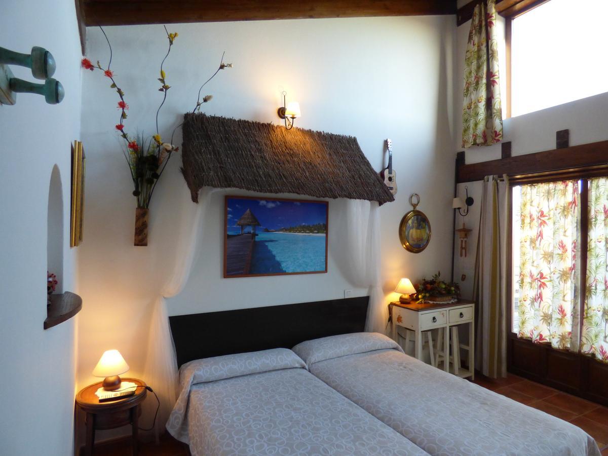 Hotel Albergue Bioclimatico Sabinares Del Arlanza Puentedura Ruang foto