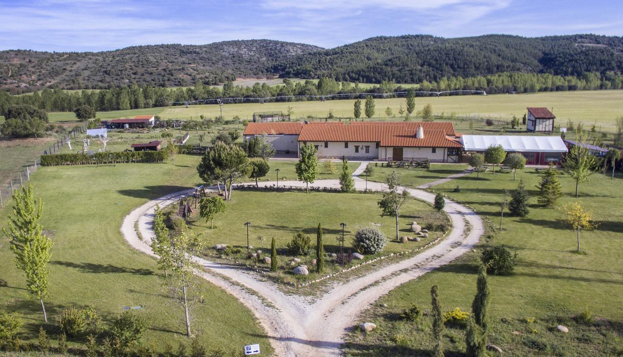 Hotel Albergue Bioclimatico Sabinares Del Arlanza Puentedura Bagian luar foto