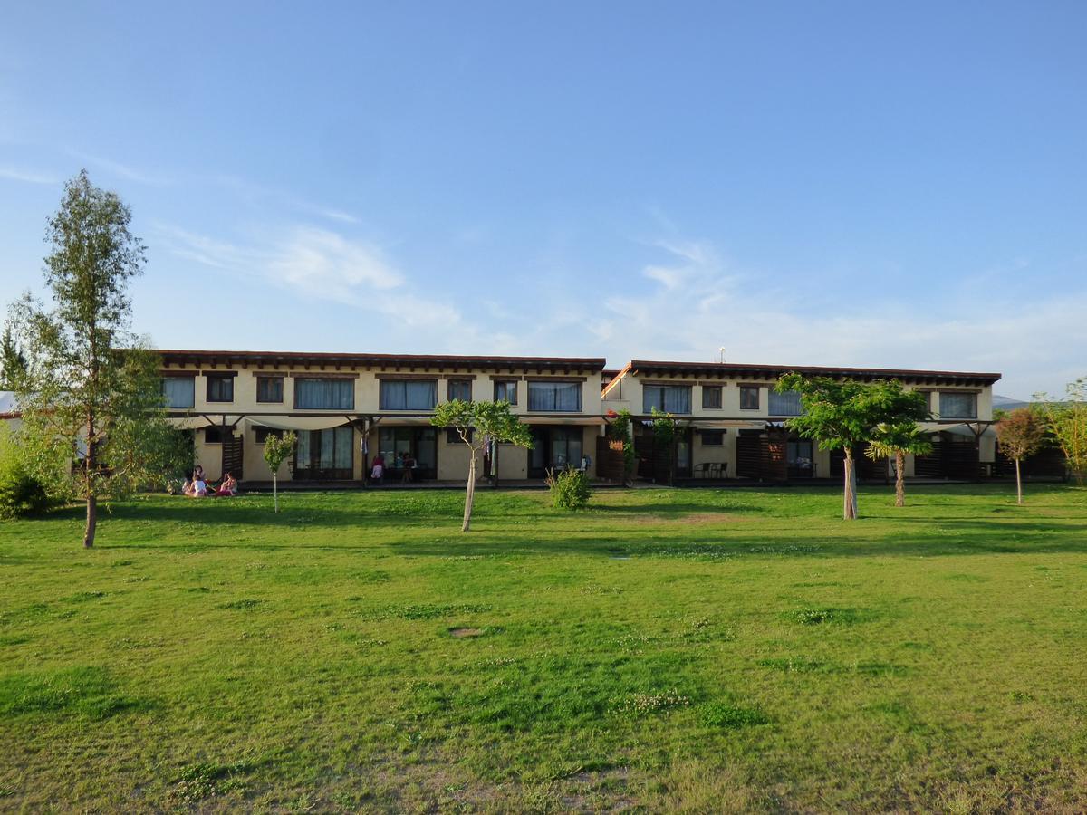 Hotel Albergue Bioclimatico Sabinares Del Arlanza Puentedura Bagian luar foto