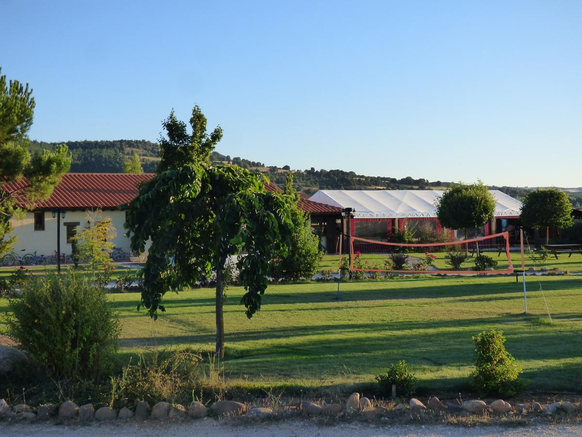 Hotel Albergue Bioclimatico Sabinares Del Arlanza Puentedura Bagian luar foto